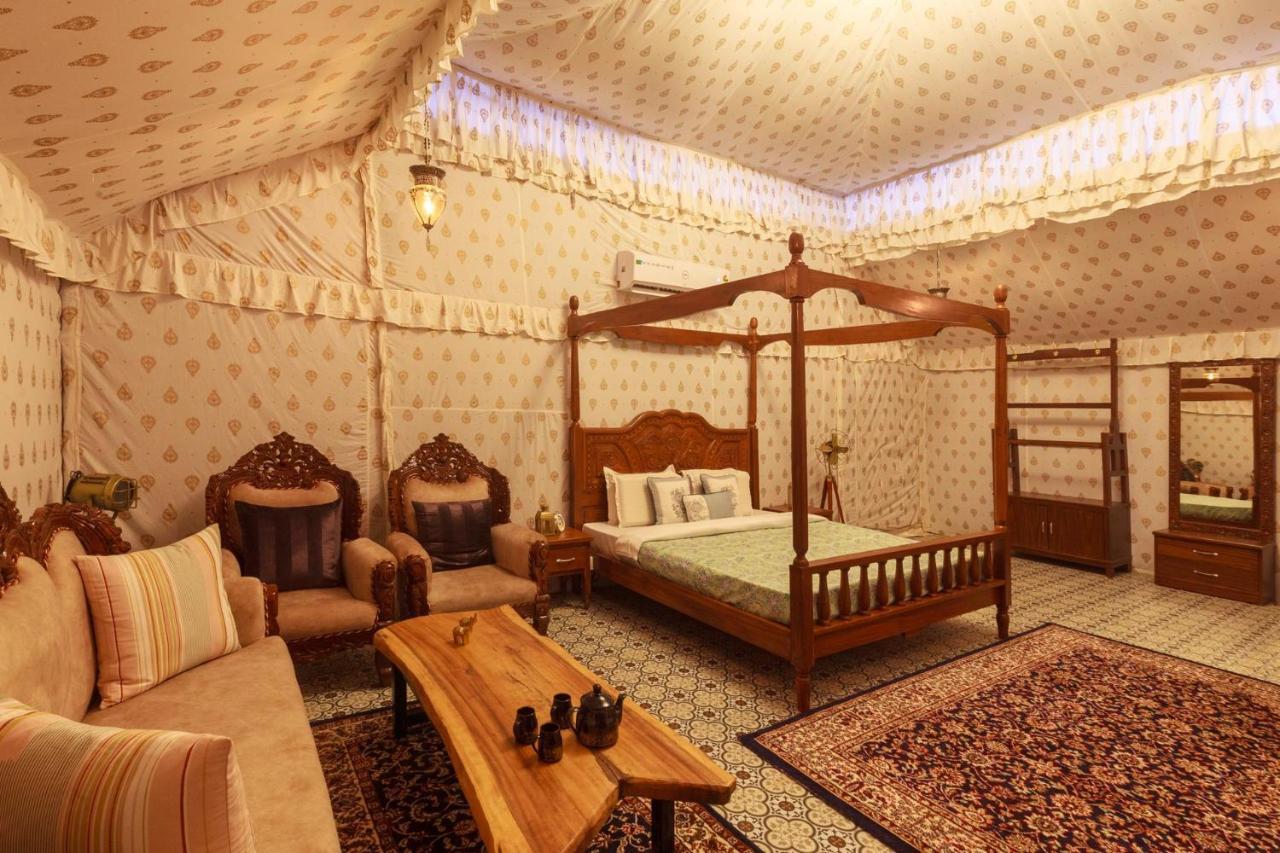 Stayvista'S Panoramic Peaks - Mountain-View Villa With Pool, Tent & Turf Saralgaon Екстер'єр фото