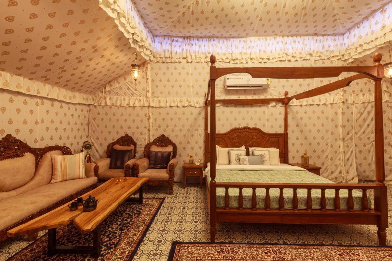 Stayvista'S Panoramic Peaks - Mountain-View Villa With Pool, Tent & Turf Saralgaon Екстер'єр фото