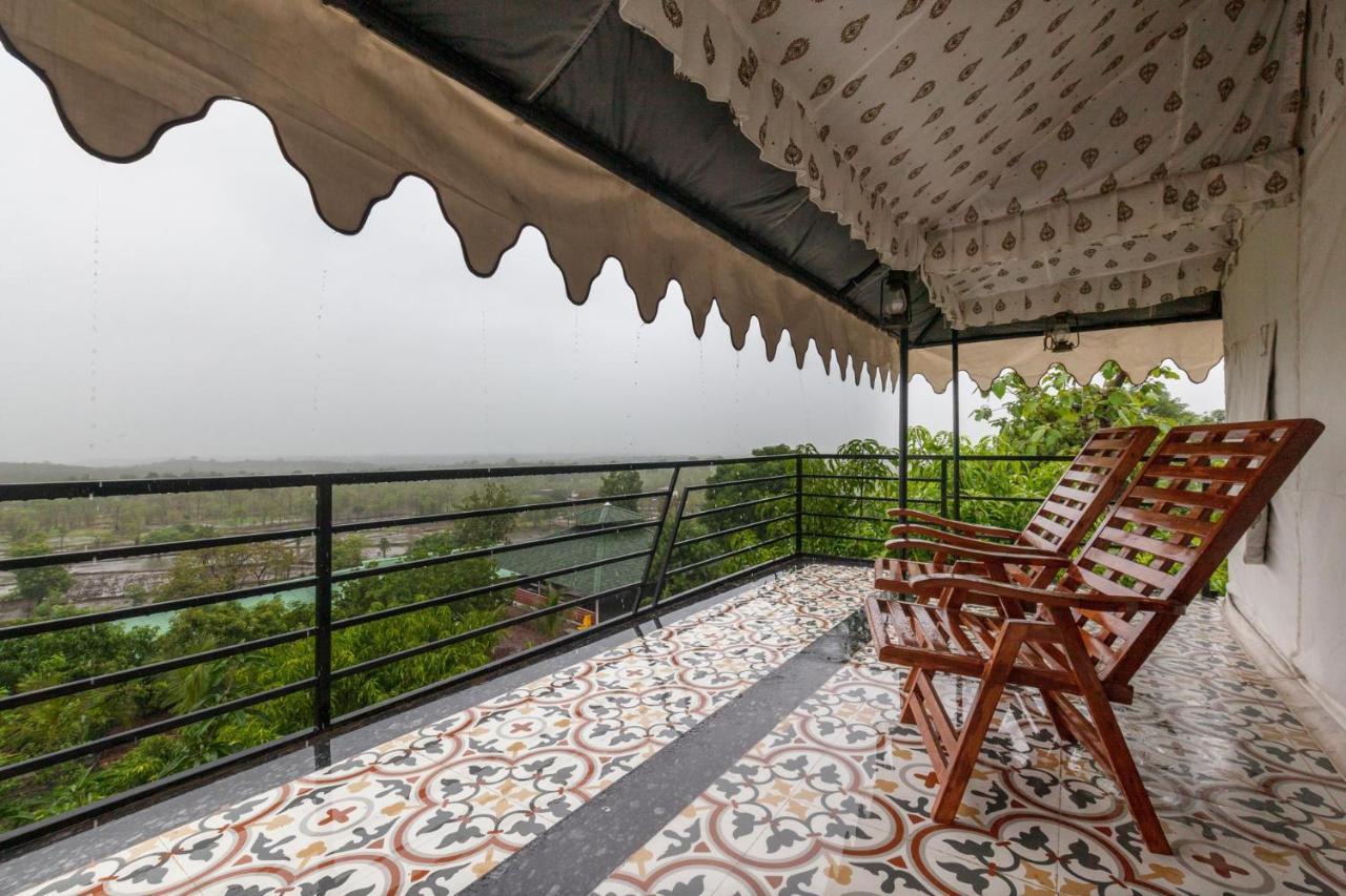 Stayvista'S Panoramic Peaks - Mountain-View Villa With Pool, Tent & Turf Saralgaon Екстер'єр фото