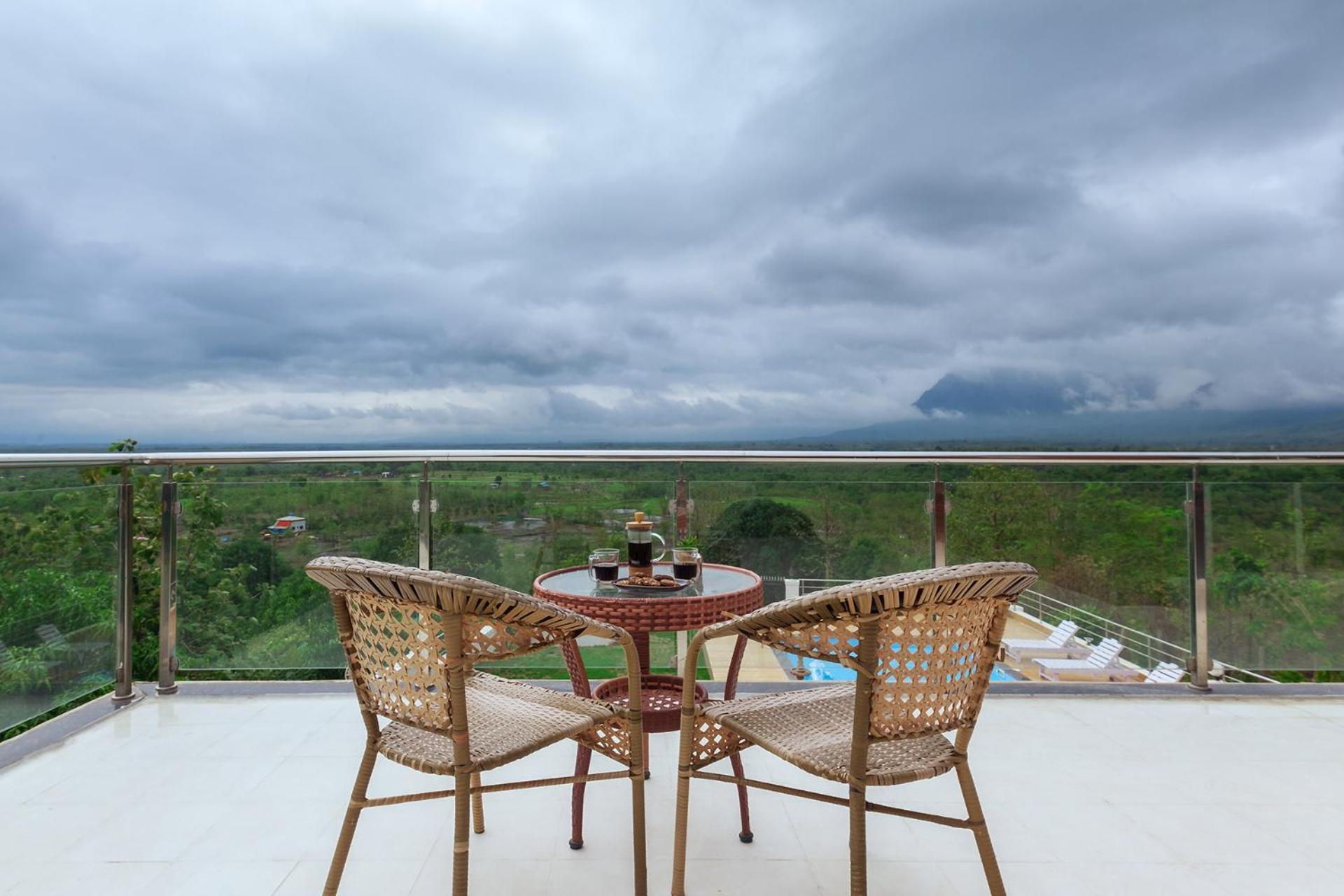 Stayvista'S Panoramic Peaks - Mountain-View Villa With Pool, Tent & Turf Saralgaon Екстер'єр фото