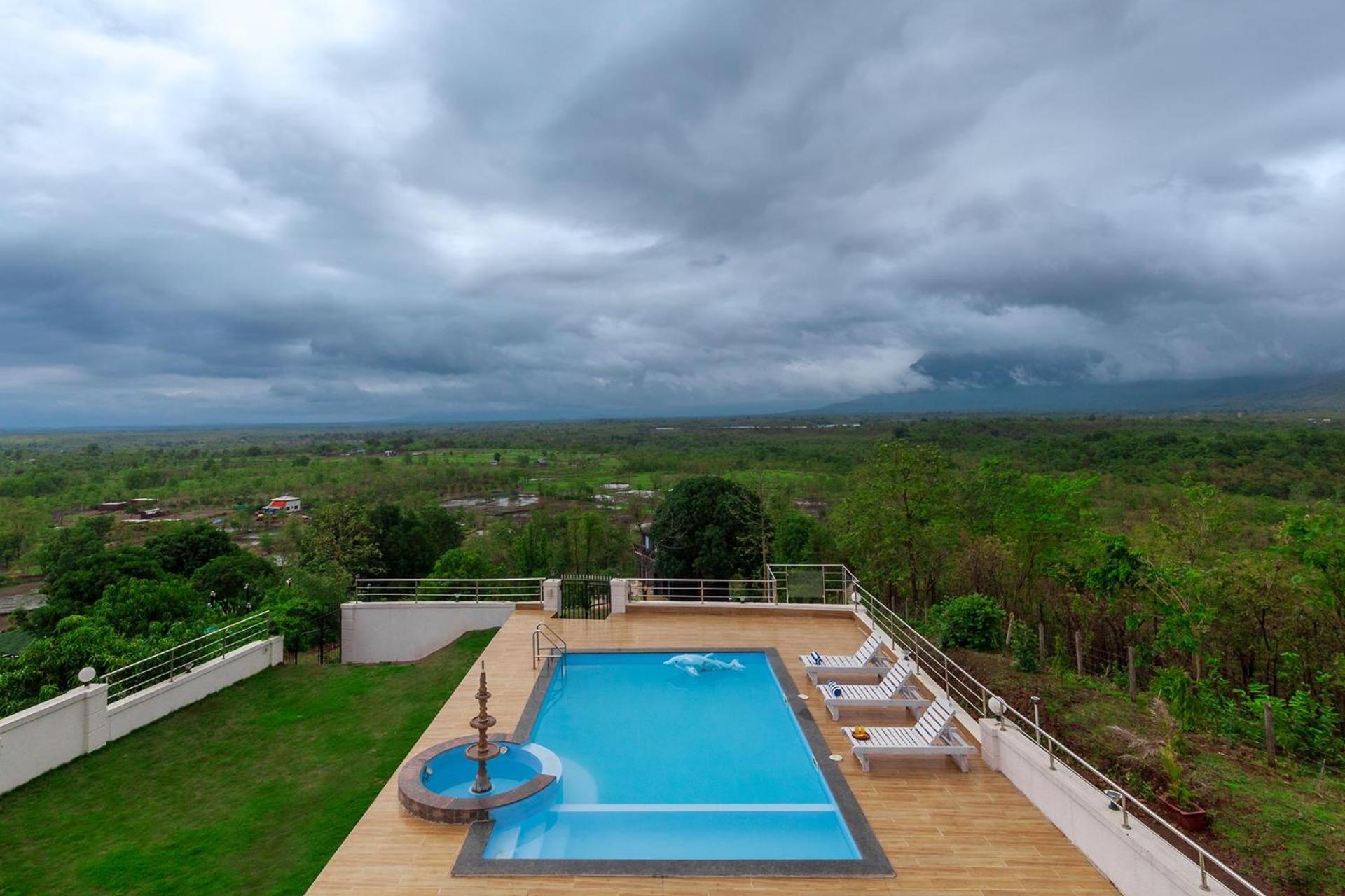 Stayvista'S Panoramic Peaks - Mountain-View Villa With Pool, Tent & Turf Saralgaon Екстер'єр фото